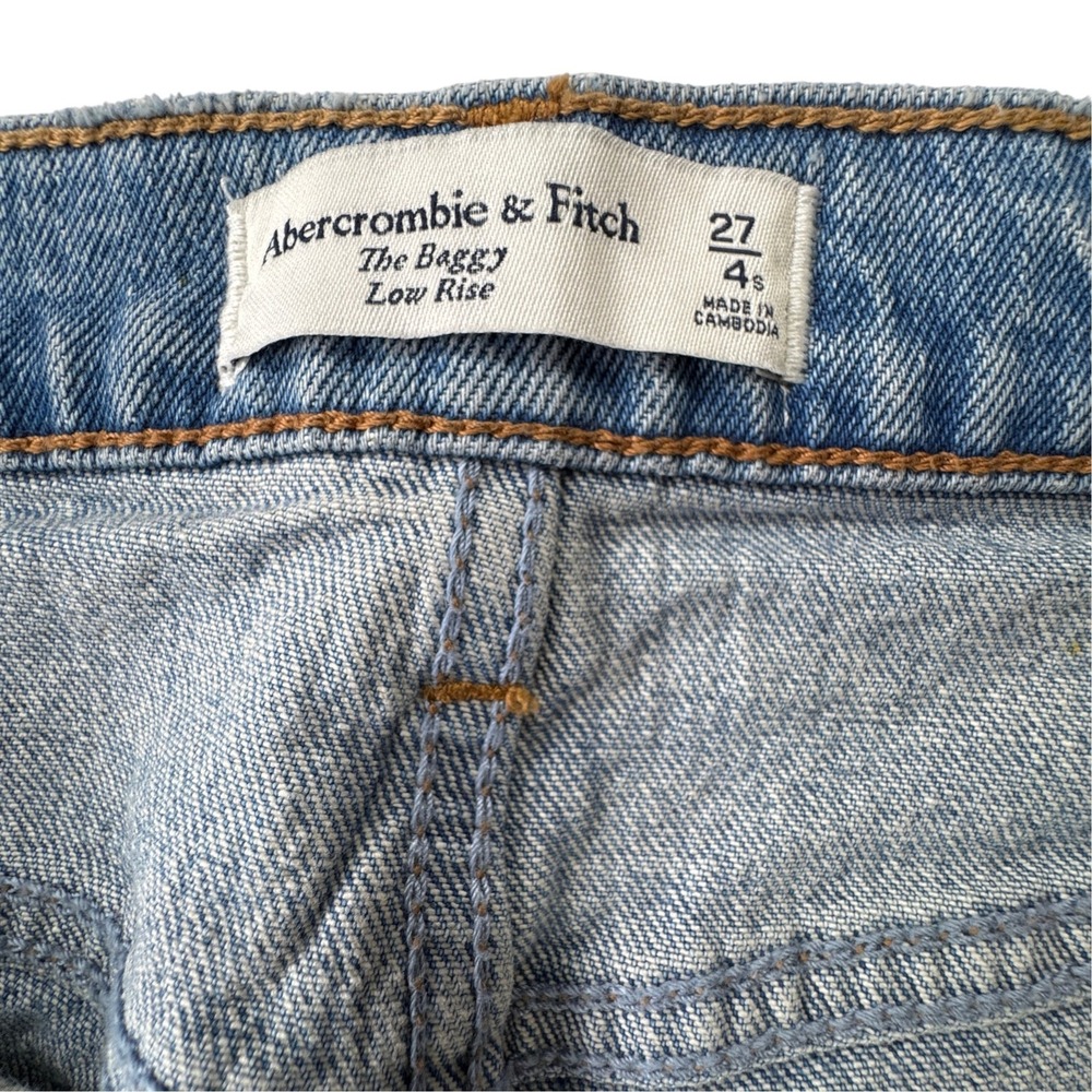 Abercrombie & Fitch The Baggy Low Rise Jeans Womens 27 4S Light Wash Blue NWT - Picture 4 of 12
